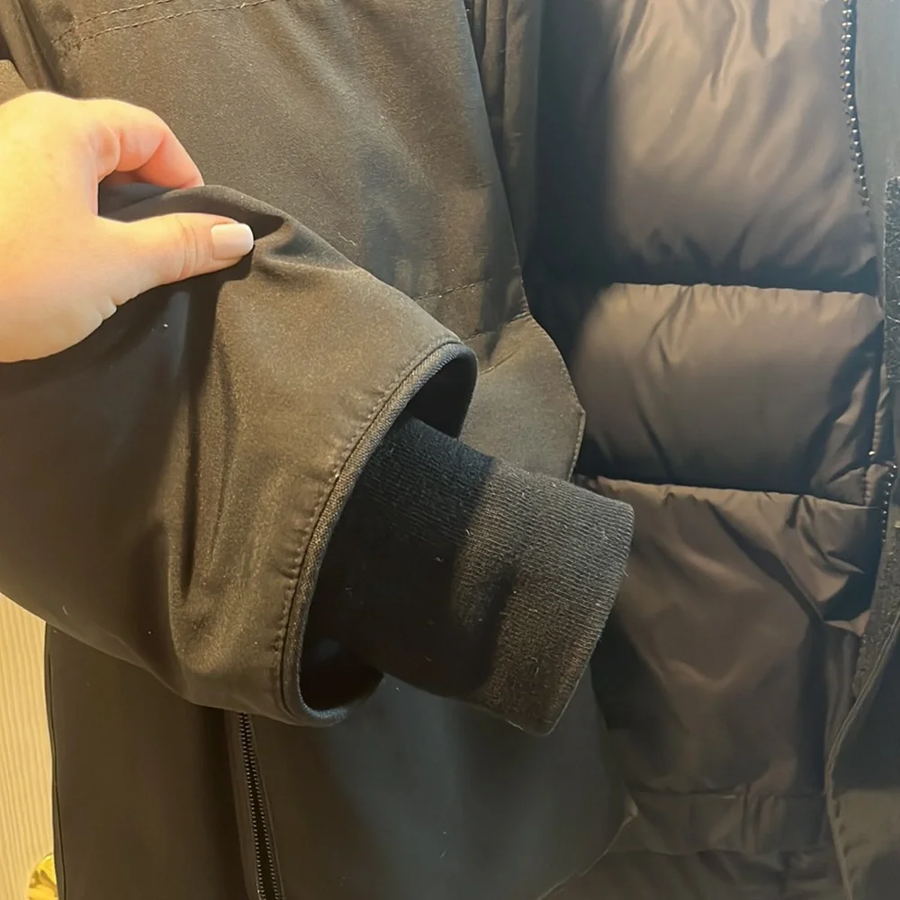 COPY - Canada Goose winter jacket - Picture 4 of 10